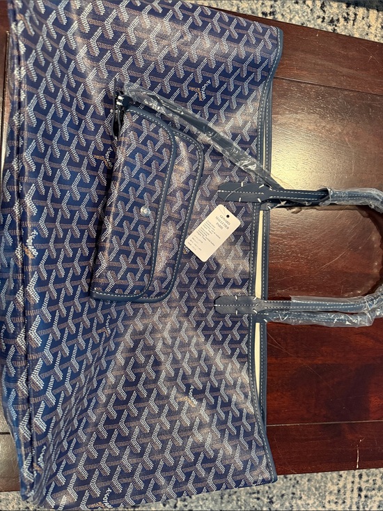 Amazon Handbags - Navy Blue St. Louis looking Tote